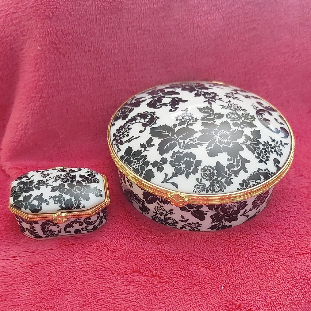 Sorelle Fine Porceline Black and White Floral Jewelry Box Set